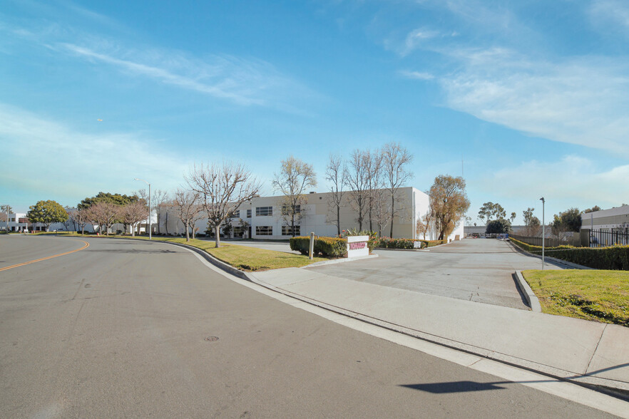 14848 Northam St, La Mirada, CA à vendre - Photo de l’immeuble – Image 2 sur 4