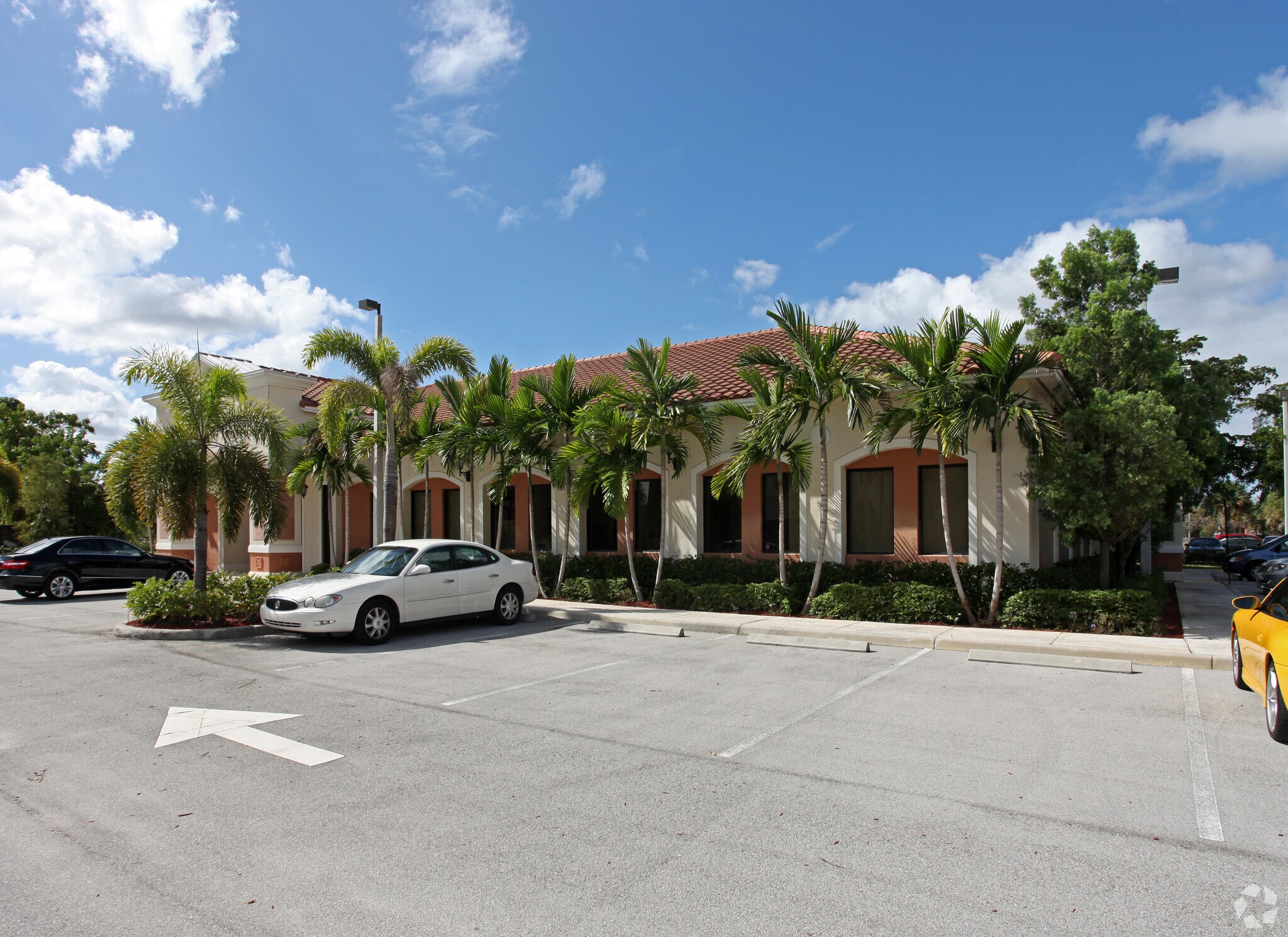 8870 W Oakland Park Blvd, Sunrise, FL à louer Photo de l’immeuble– Image 1 sur 15