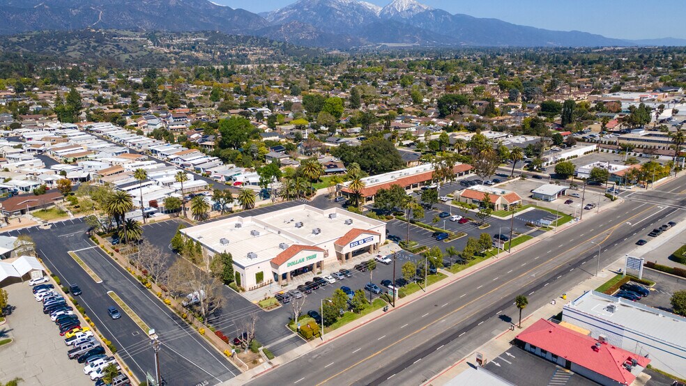 305-355 E Foothill Blvd, Pomona, CA à louer - Photo de l’immeuble – Image 3 sur 28
