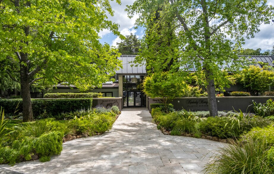 350 Bon Air Rd, Greenbrae, CA à louer - Photo de l’immeuble – Image 3 sur 8