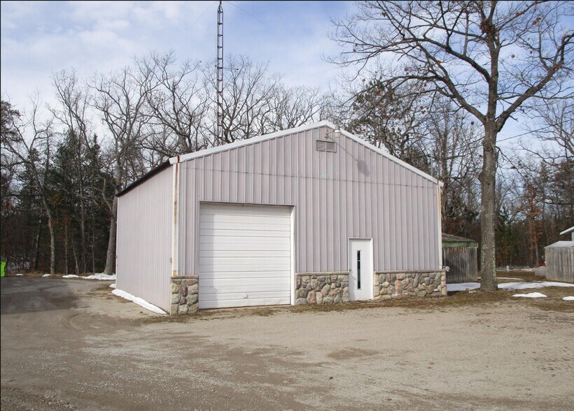 6300 S Straits Hwy, Indian River, MI à vendre - Photo de l’immeuble – Image 2 sur 9