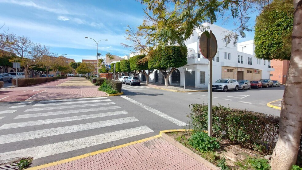 Local commercial dans El Ejido, Almería à louer - Photo de l’immeuble – Image 2 sur 28