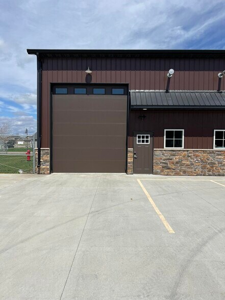 5136 50th Ave S, Fargo, ND à vendre - Photo de l’immeuble – Image 1 sur 2