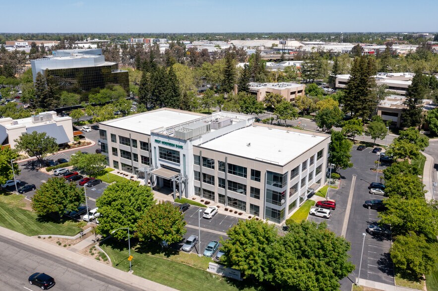 1375 Exposition Blvd, Sacramento, CA à louer - Photo principale – Image 1 sur 14