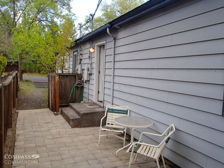 468 NE Olney Ave, Bend, OR à vendre - Photo de l’immeuble – Image 3 sur 25