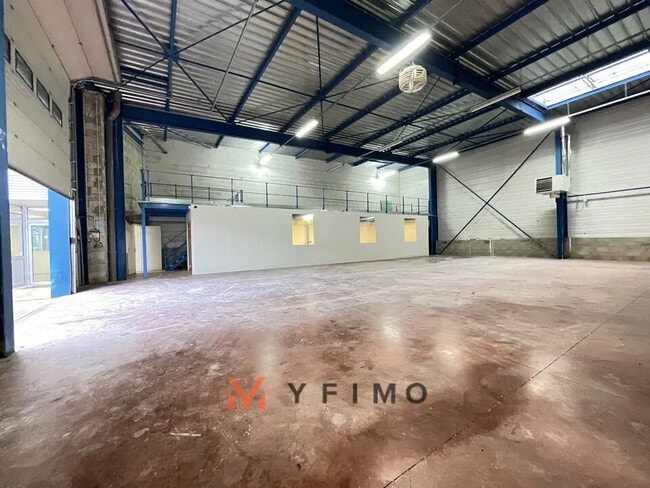 Plus de détails pour Local d'activités à louer