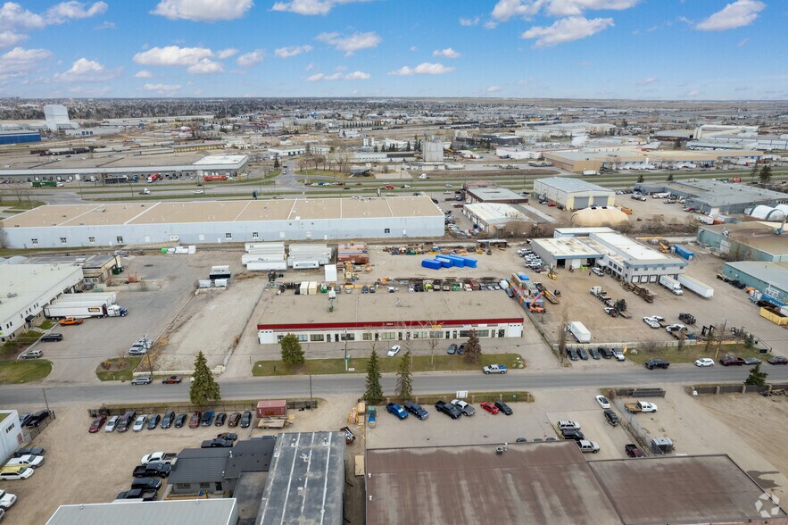 2824 58th Ave SE, Calgary, AB à louer - Aérien – Image 2 sur 5