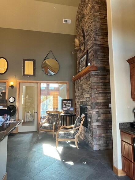 593 NW York Dr, Bend, OR à vendre - Hall d’entrée – Image 3 sur 8