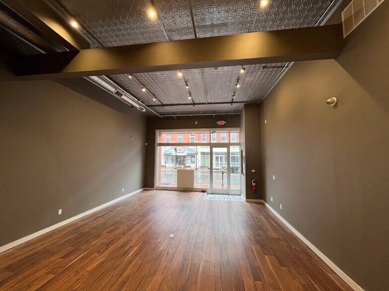 35 Broad St, Red Bank, NJ à louer - Photo de l’immeuble – Image 3 sur 6
