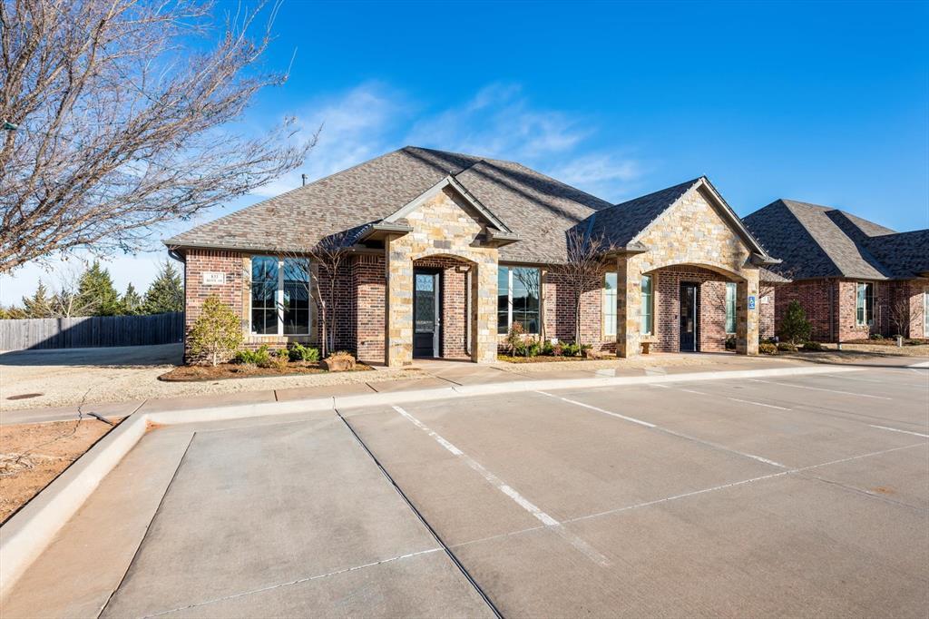 833 Kelly Lakes Pass, Edmond, OK à louer Photo principale– Image 1 sur 13