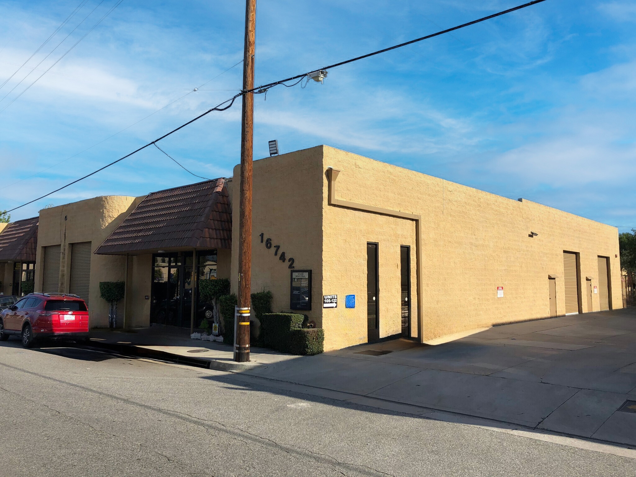 16742 Stagg St, Van Nuys, CA à louer Photo de l’immeuble– Image 1 sur 6