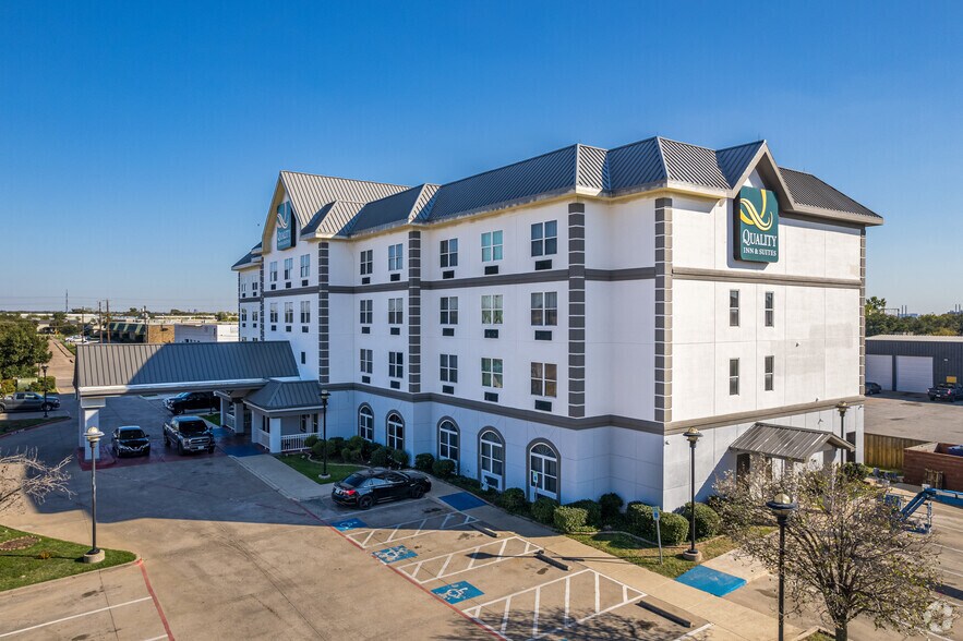 10835 Composite Dr, Dallas, TX à vendre - Photo principale – Image 1 sur 6