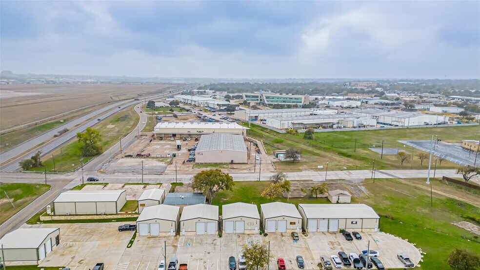 132 N Grants Ln, White Settlement, TX à vendre - Photo de l’immeuble – Image 1 sur 22