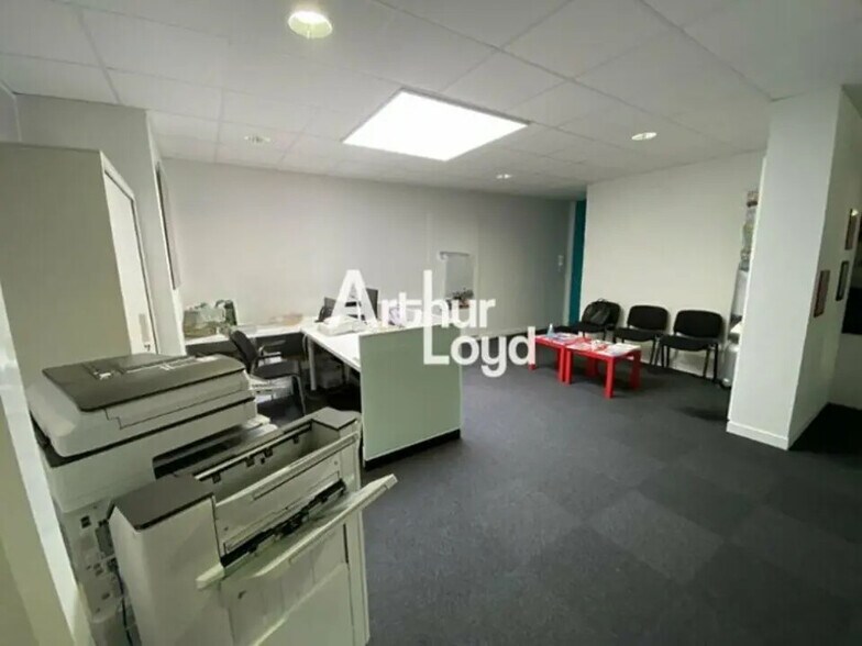 Bureau dans Reims à louer - Photo de l’immeuble – Image 2 sur 6