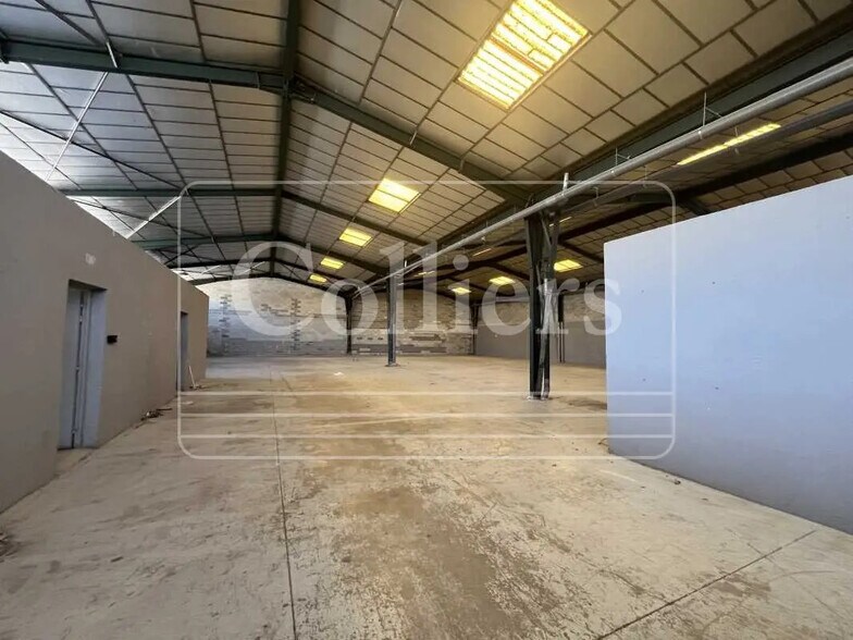 Local d’activités dans Aubagne à louer - Photo de l’immeuble – Image 2 sur 5
