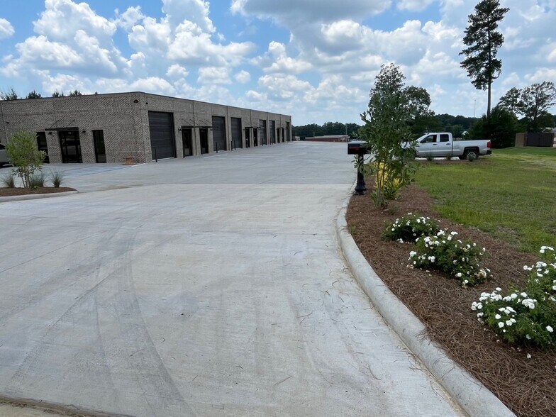 121 Metroplex Blvd, Pearl, MS à louer - Photo principale – Image 1 sur 2