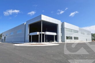 1465 Pacific Dr, Auburn Hills, MI à louer Photo de l’immeuble– Image 1 sur 1