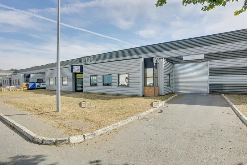 Local d’activités dans Le Bourget à louer - Photo de l’immeuble – Image 2 sur 2