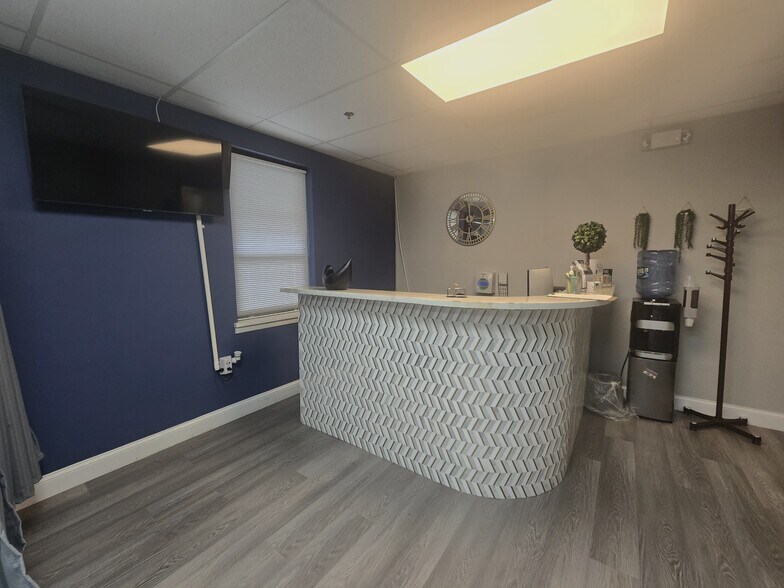 881 Allwood Rd, Clifton, NJ à louer - Photo intérieure – Image 3 sur 10