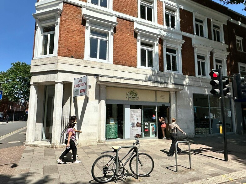 308-312 Chiswick High Rd, Londres à louer - Photo de l’immeuble – Image 3 sur 4