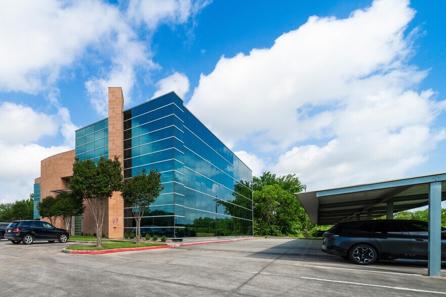 7840 N Sam Houston Pky W, Houston, TX à louer - Photo de l’immeuble – Image 2 sur 31