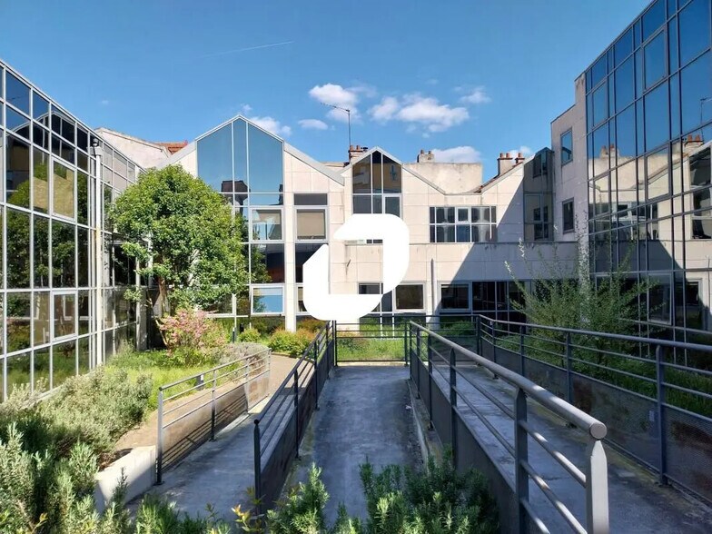 Bureau dans Alfortville à louer - Photo de l’immeuble – Image 1 sur 8