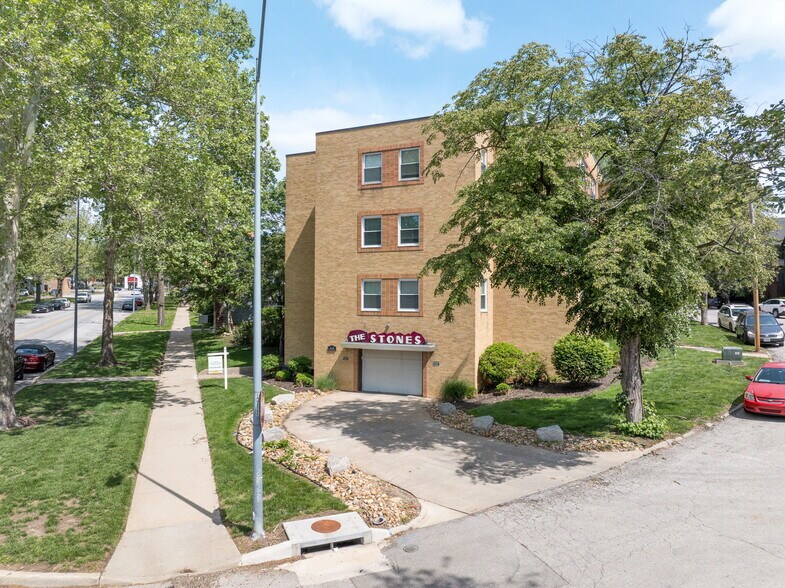 4339 Roanoke Pkwy, Kansas City, MO à vendre - Photo de l’immeuble – Image 1 sur 27
