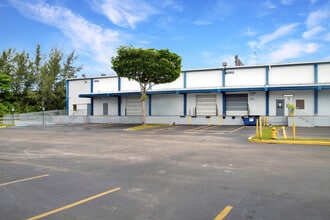 6950 NW 12th St, Miami, FL à louer Photo intérieure– Image 2 sur 2