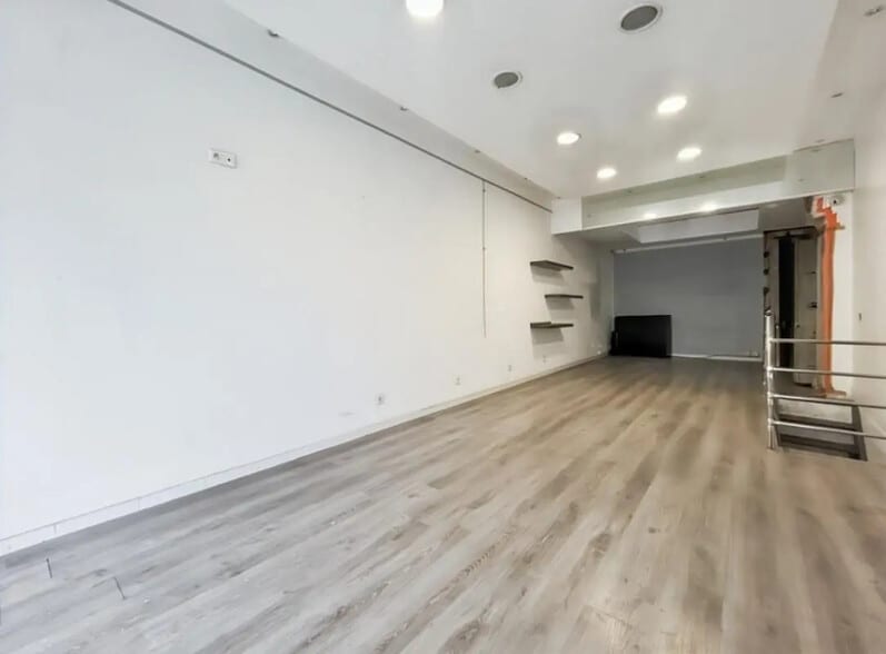 Local commercial dans Paris à louer - Photo de l’immeuble – Image 2 sur 5