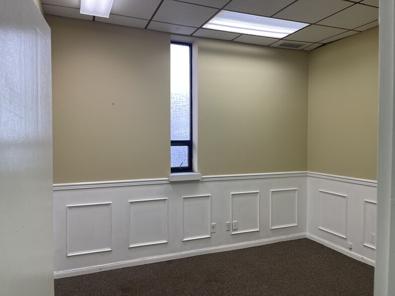 15 N 5th St, Saddle Brook, NJ à louer - Photo intérieure – Image 3 sur 6