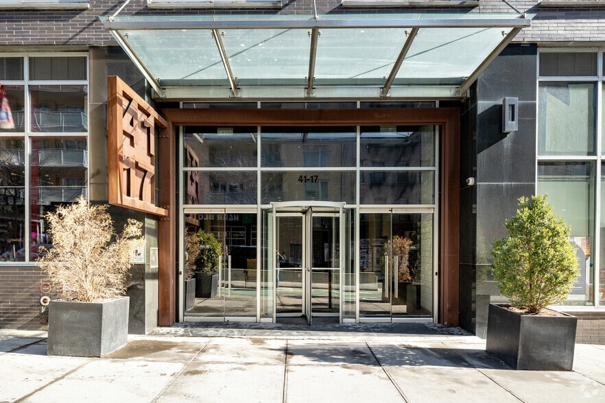 4117 Crescent St, Long Island City, NY à louer - Photo de l’immeuble – Image 2 sur 6
