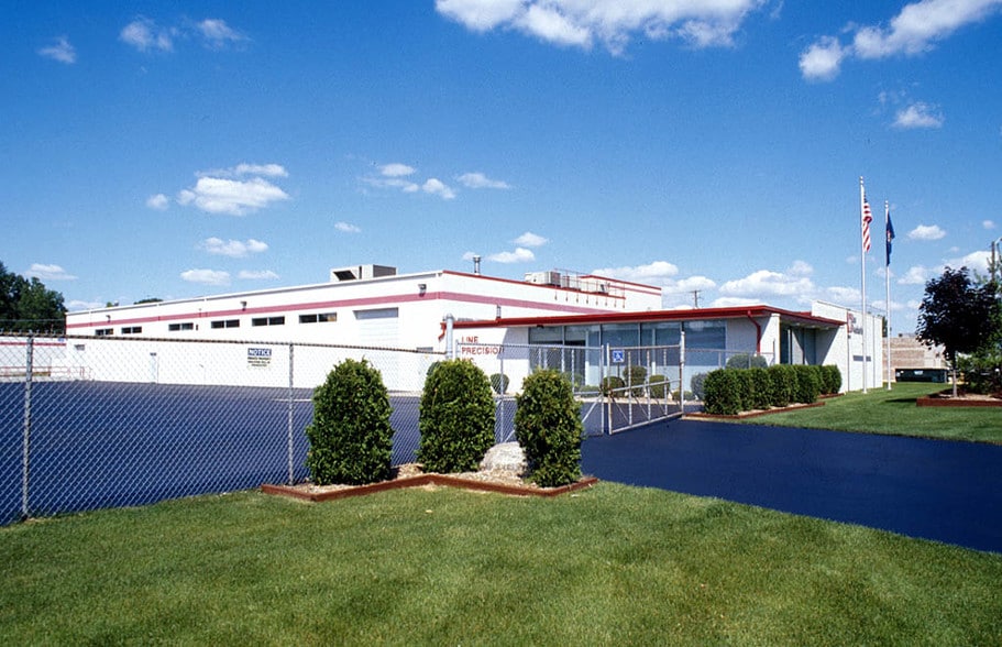 31666 W Eight Mile Rd, Farmington Hills, MI à vendre - Photo principale – Image 1 sur 9