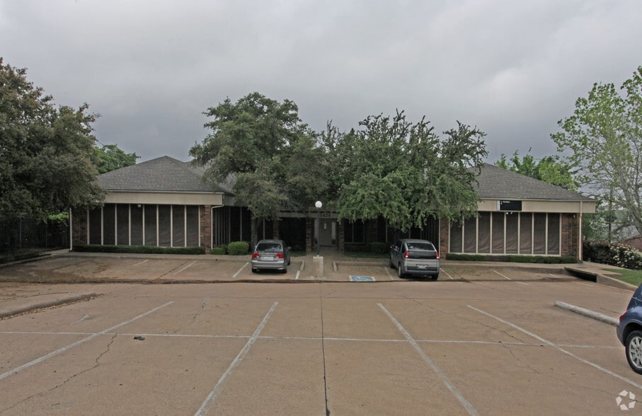 5628 SW Green Oaks Blvd, Arlington, TX à vendre - Photo principale – Image 1 sur 3