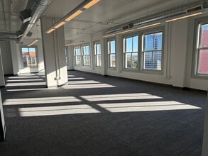 310 SW 4th Ave, Portland, OR à louer Photo intérieure– Image 1 sur 13