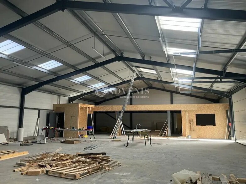 Local d’activités dans Vierzon à louer - Photo de la construction – Image 2 sur 4