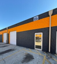 1229 Colorado Ln, Arlington, TX à louer Photo de l’immeuble– Image 1 sur 4