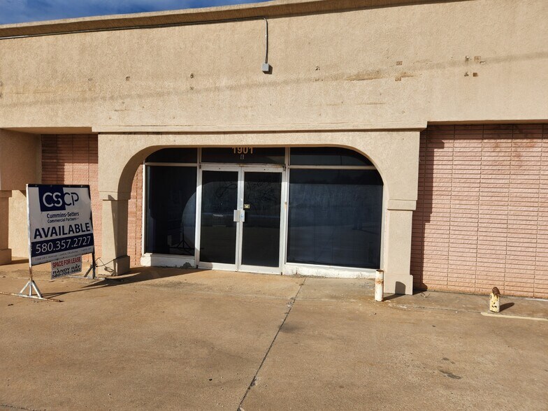 1901 W Gore Rd, Lawton, OK à louer - Photo de l’immeuble – Image 2 sur 6