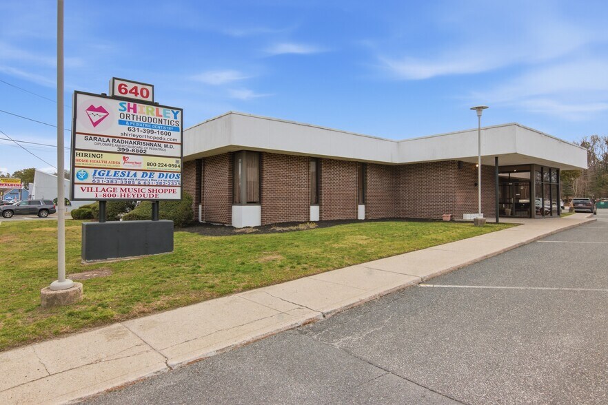 640 Montauk Hwy, Shirley, NY à vendre - Photo principale – Image 1 sur 10