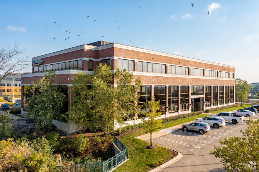 17440 College Pky, Livonia, MI à louer - Photo de l’immeuble – Image 2 sur 15
