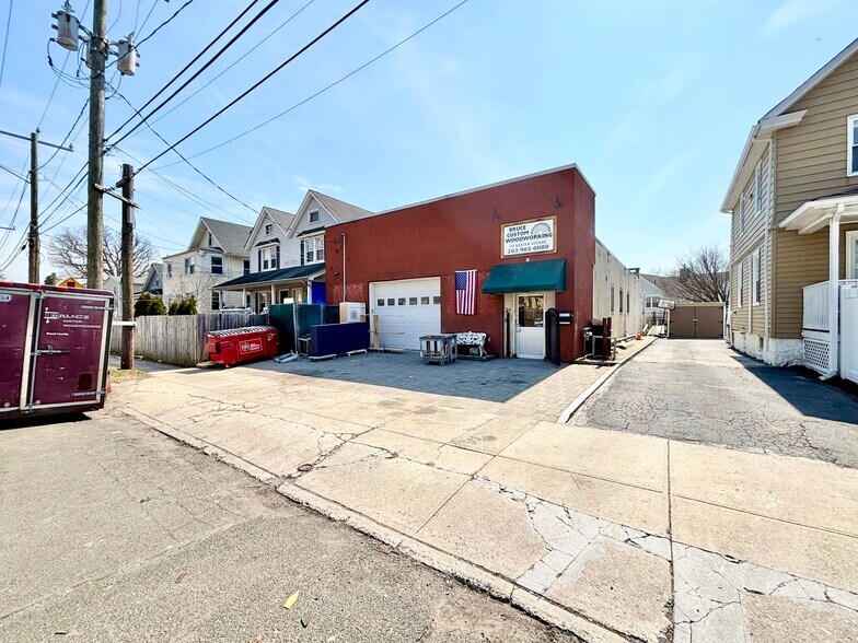 34 Baxter Ave, Stamford, CT à vendre - Photo de l’immeuble – Image 2 sur 12