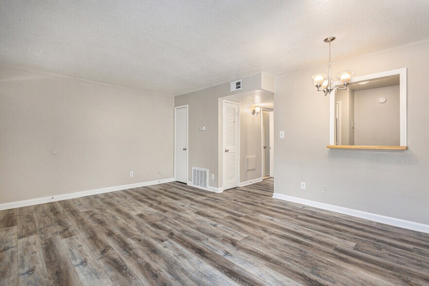 2418 Green Springs Hwy, Birmingham, AL à vendre - Photo intérieure – Image 3 sur 19