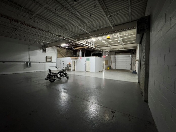 190 Miller Pl, Hicksville, NY à louer - Photo intérieure – Image 2 sur 3