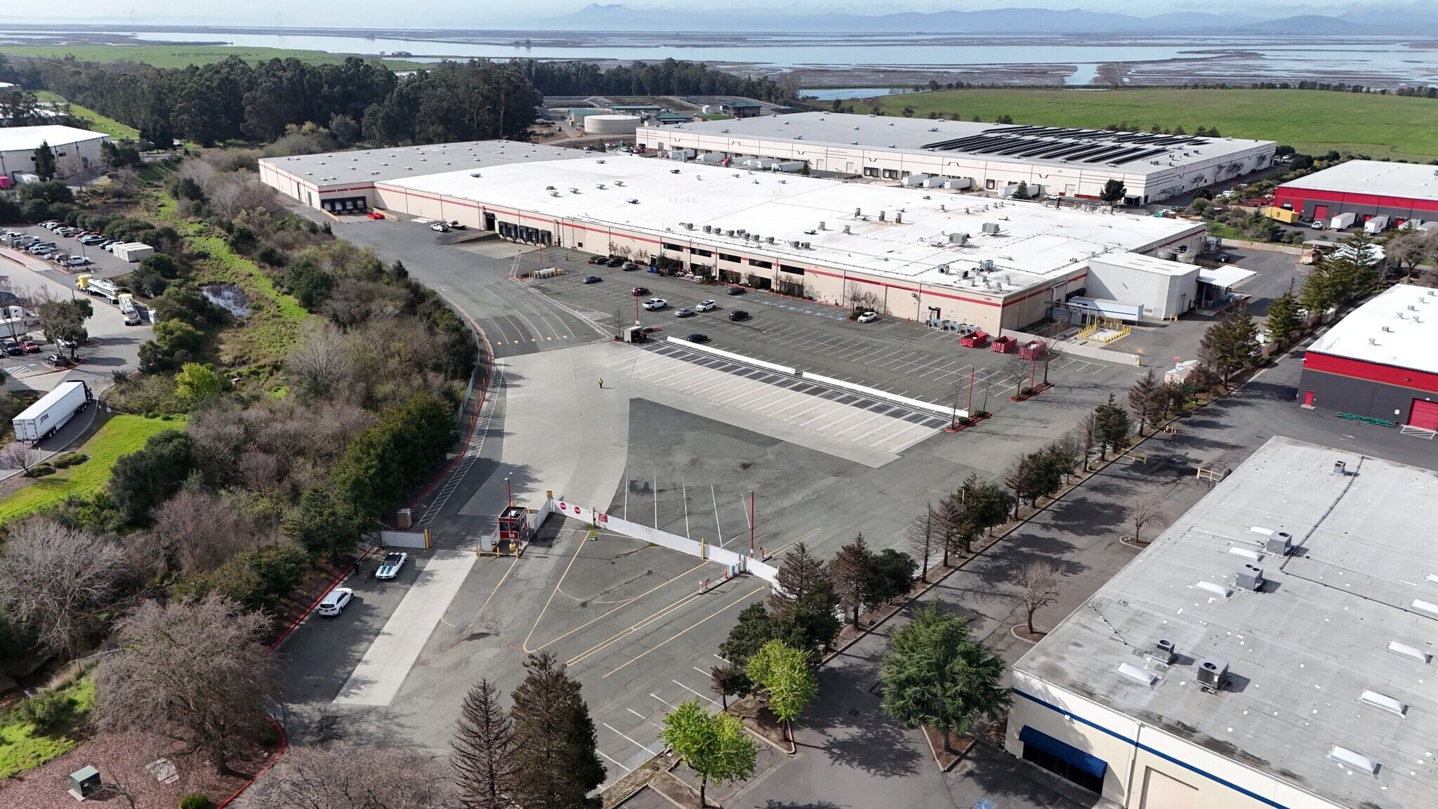 1201 Commerce Blvd, American Canyon, CA à vendre Photo de l’immeuble– Image 1 sur 7