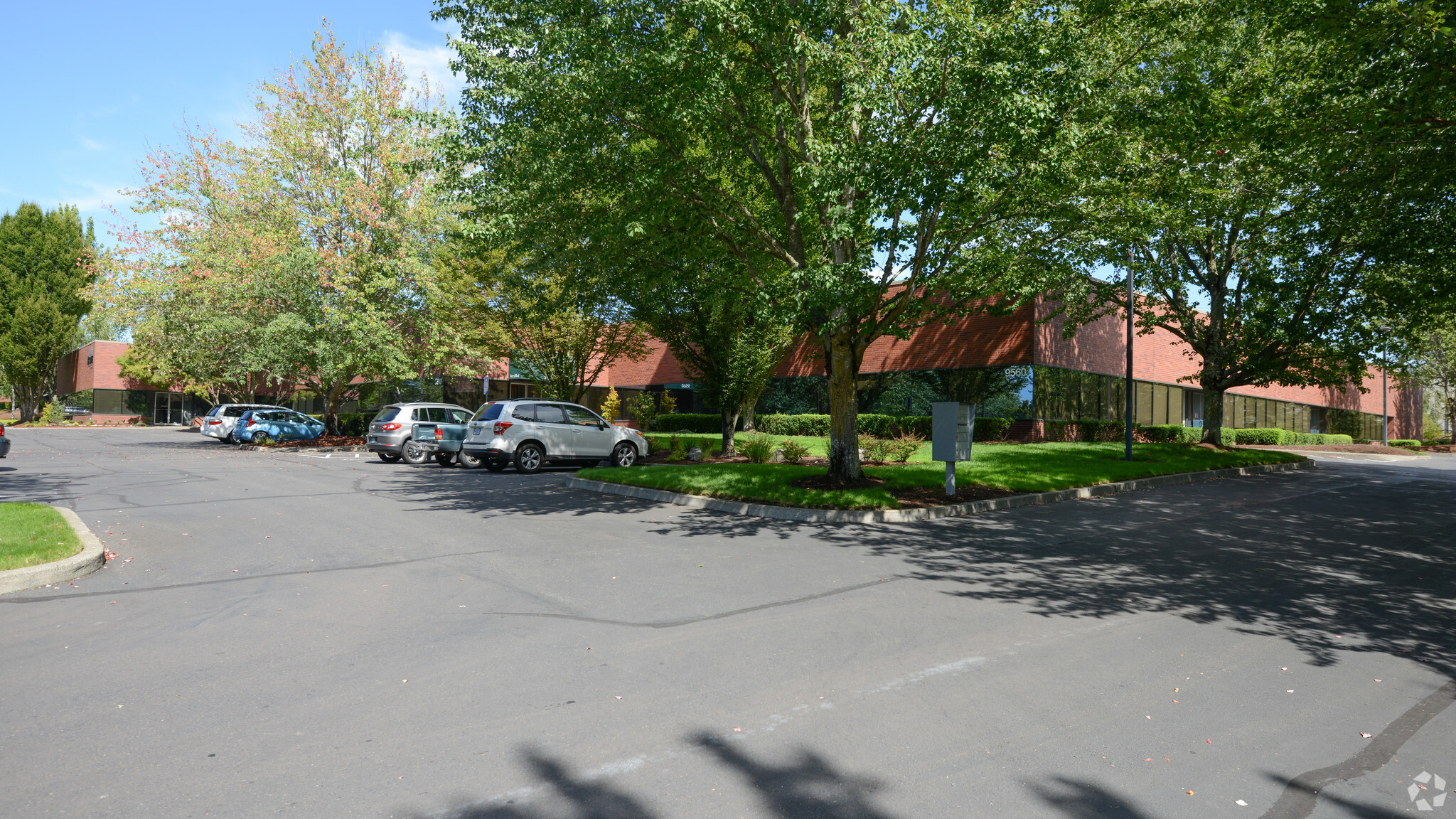 9500-9560 SW Nimbus Ave, Beaverton, OR à louer Photo principale– Image 1 sur 27
