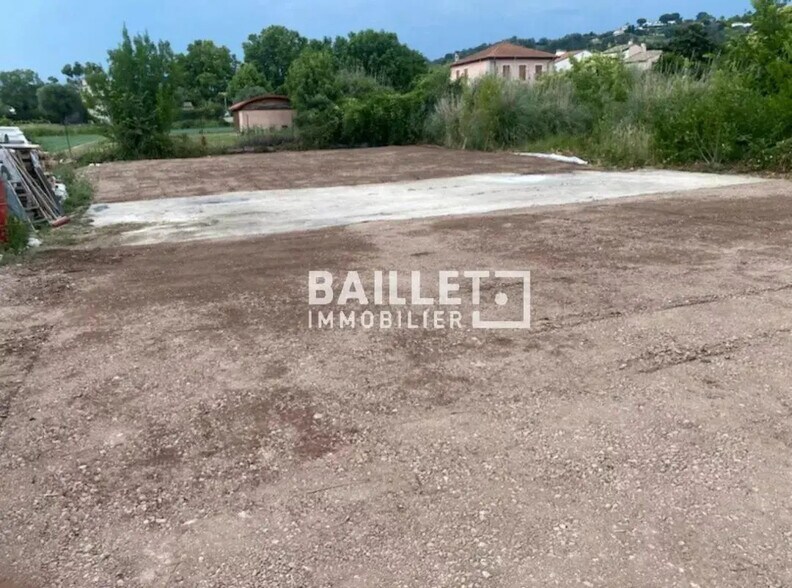 Terrain dans La Roquette-sur-Siagne à louer - Photo de l’immeuble – Image 1 sur 2