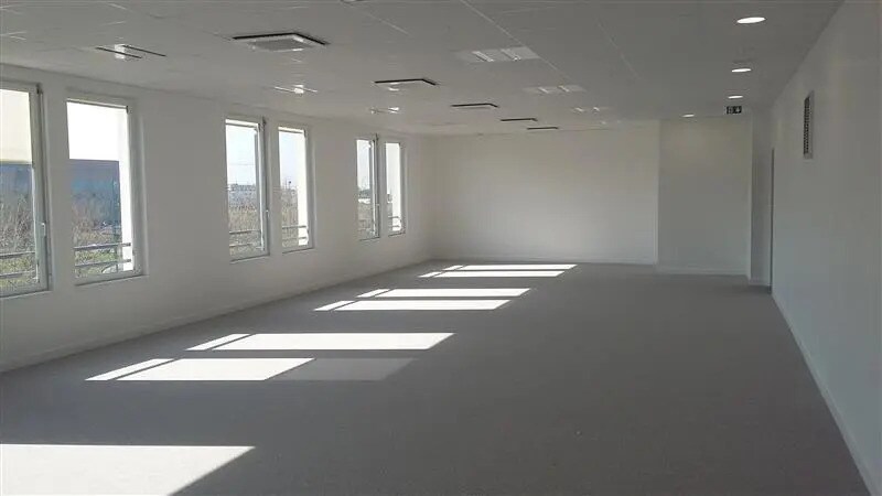 Bureau dans Chessy à louer Photo intérieure– Image 1 sur 2