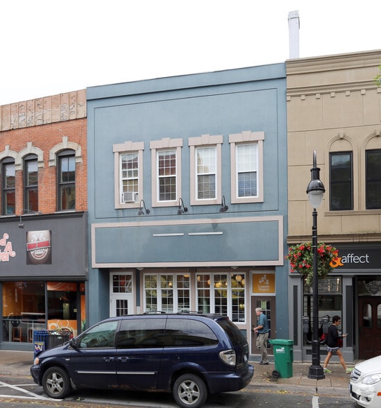 108 St Paul St E, St Catharines, ON à louer - Photo de l’immeuble – Image 2 sur 2