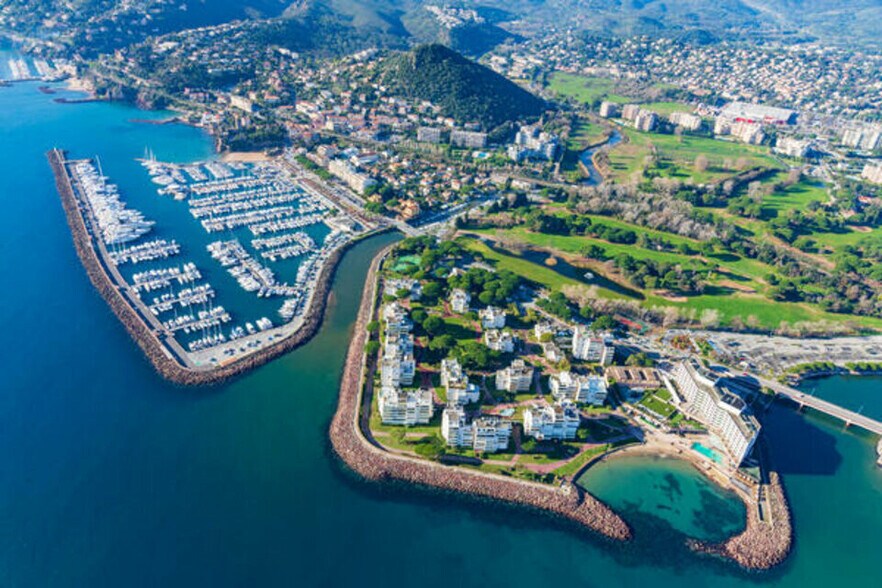Bureau dans CANNES-LA-BOCCA à vendre - Aérien – Image 2 sur 3