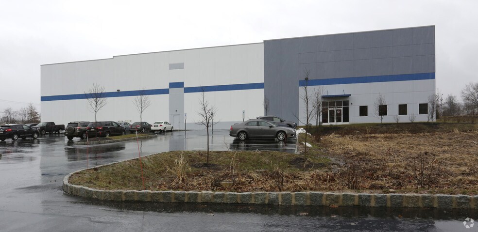 2500 Emrick Blvd, Bethlehem, PA à louer - Photo de l’immeuble – Image 2 sur 16