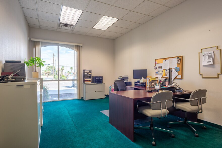 3875 S Jones Blvd, Las Vegas, NV à vendre - Photo de l’immeuble – Image 3 sur 16